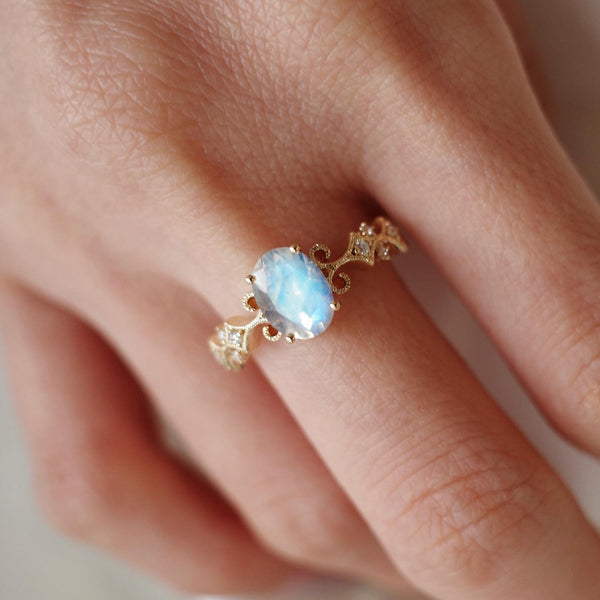 ONE OF A KIND・18K CHAMPAGNE GOLD MOONSTONE & DIAMOND RING