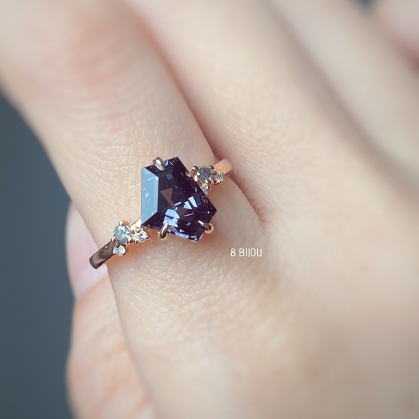 BESPOKE JEWELLERY・18K ROSE GOLD GREY SPINEL & DIAMOND RING