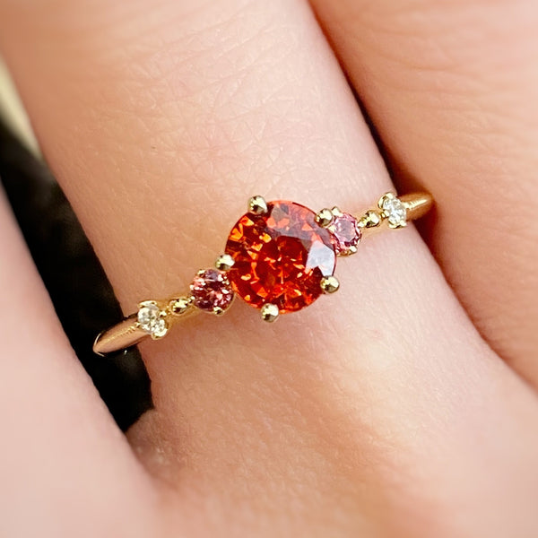 VINTAGE VELVET・18K CHAMPAGNE GOLD ORANGE SAPPHIRE/ SPINEL & DIAMOND RING