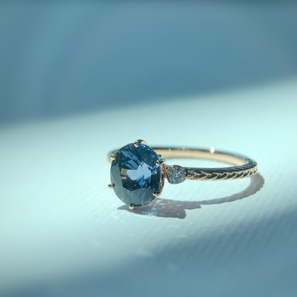 ONE OF A KIND・18K ROSE GOLD BLUE SPINEL (WITH CERTIFICATE) & DIAMOND RING