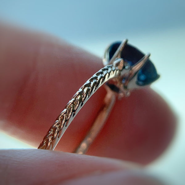 ONE OF A KIND・18K ROSE GOLD BLUE SPINEL (WITH CERTIFICATE) & DIAMOND RING