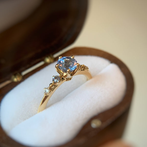 ONE OF A KIND・18K CHAMPAGNE GOLD BLUE SAPPHIRE & DIAMOND RING